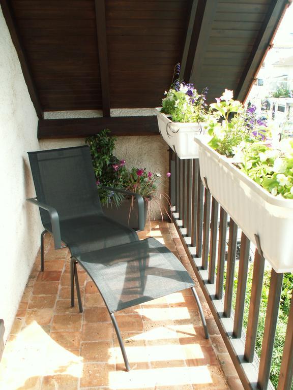 Du Cote De Chez Jos Hotel Безон Екстериор снимка