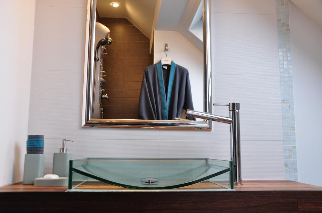 Du Cote De Chez Jos Hotel Безон Екстериор снимка