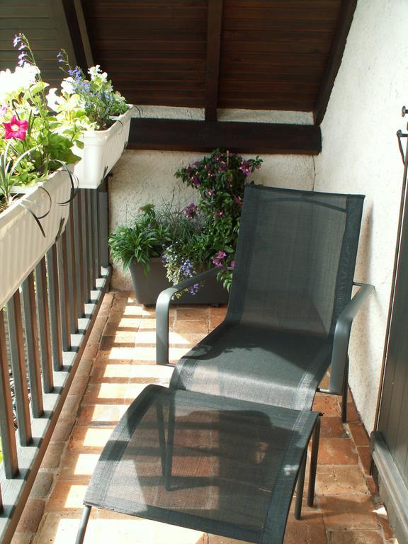 Du Cote De Chez Jos Hotel Безон Екстериор снимка