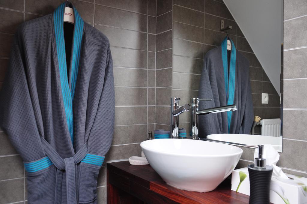 Du Cote De Chez Jos Hotel Безон Стая снимка