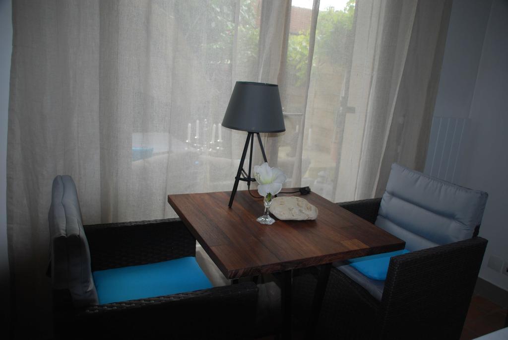 Du Cote De Chez Jos Hotel Безон Екстериор снимка