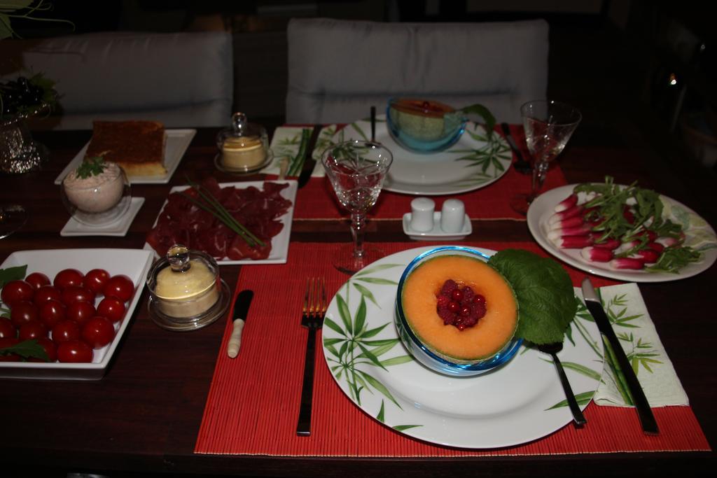 Du Cote De Chez Jos Hotel Безон Екстериор снимка