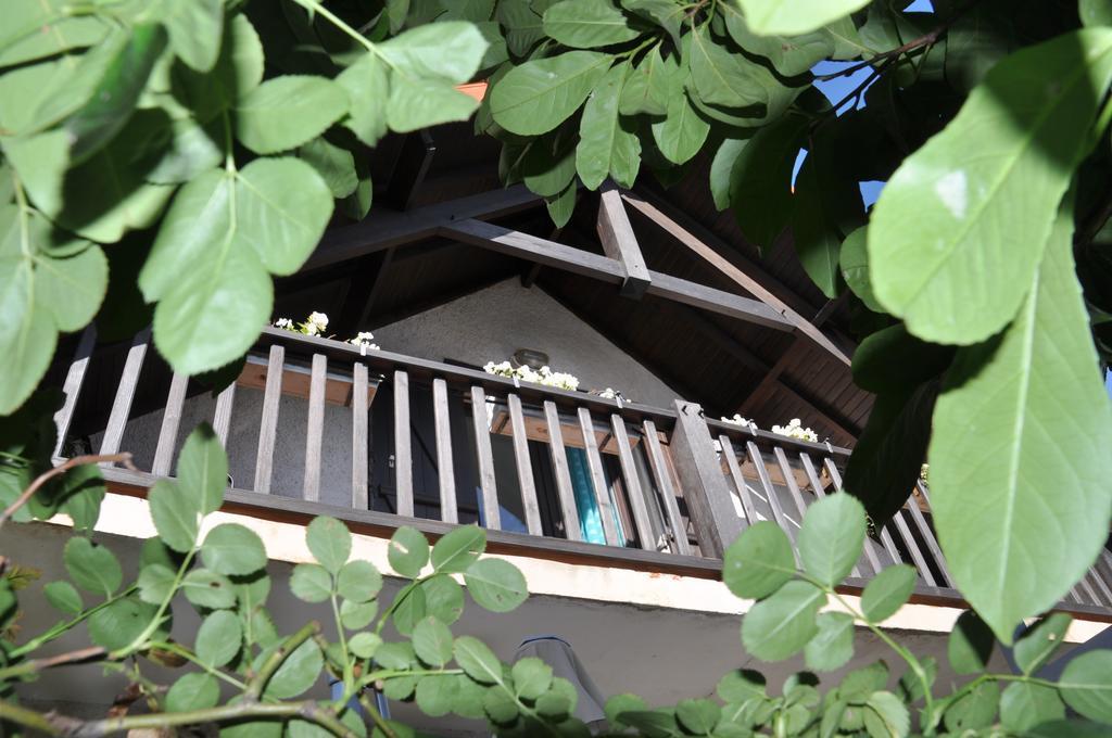 Du Cote De Chez Jos Hotel Безон Екстериор снимка