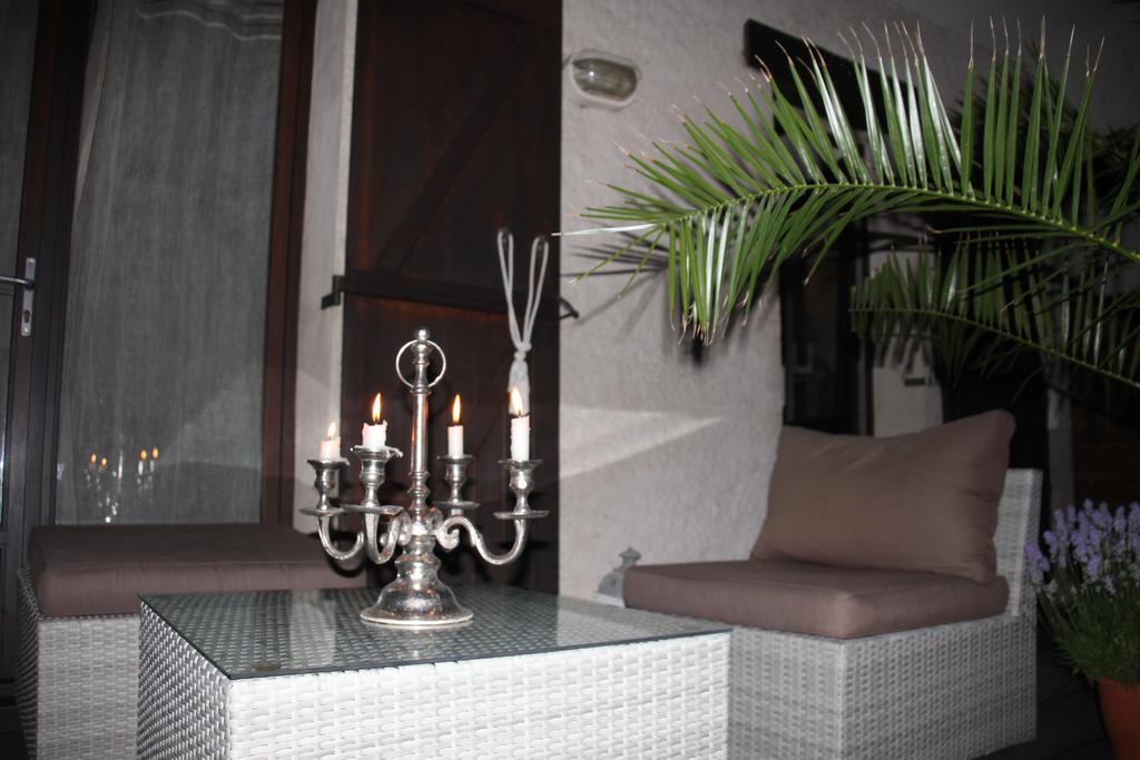 Du Cote De Chez Jos Hotel Безон Екстериор снимка
