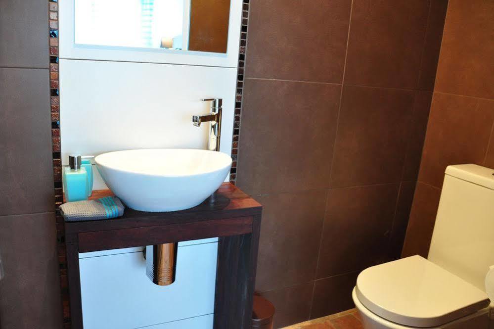 Du Cote De Chez Jos Hotel Безон Екстериор снимка