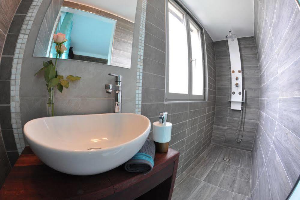 Du Cote De Chez Jos Hotel Безон Екстериор снимка