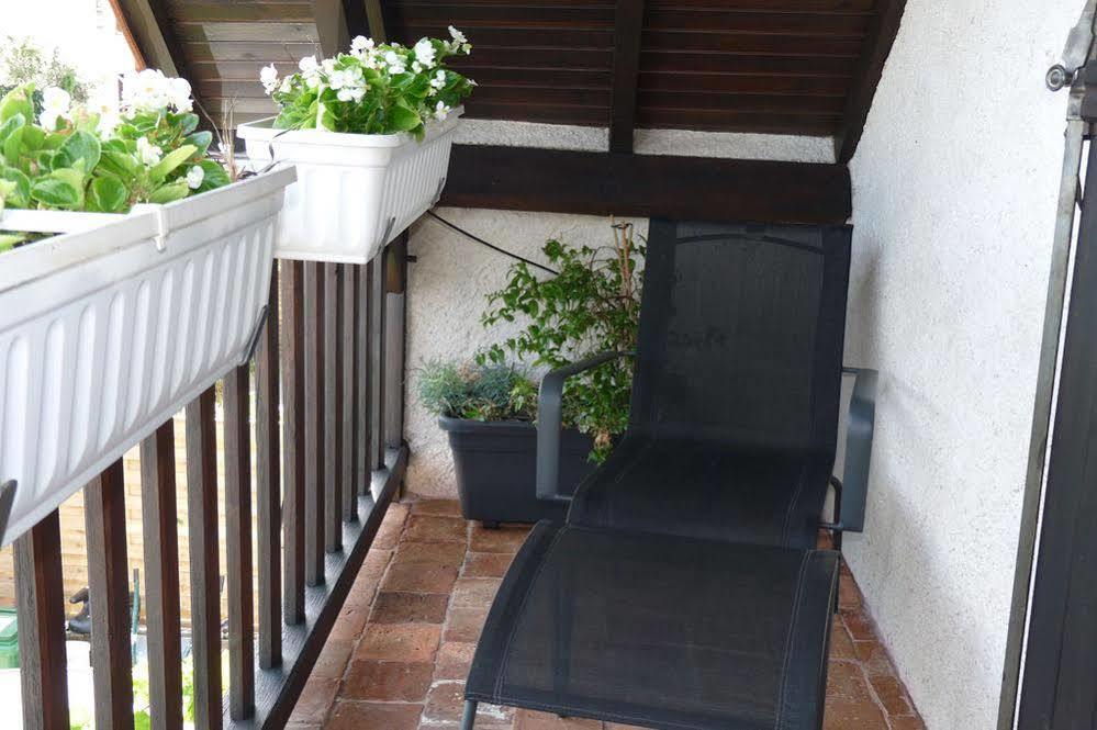 Du Cote De Chez Jos Hotel Безон Екстериор снимка