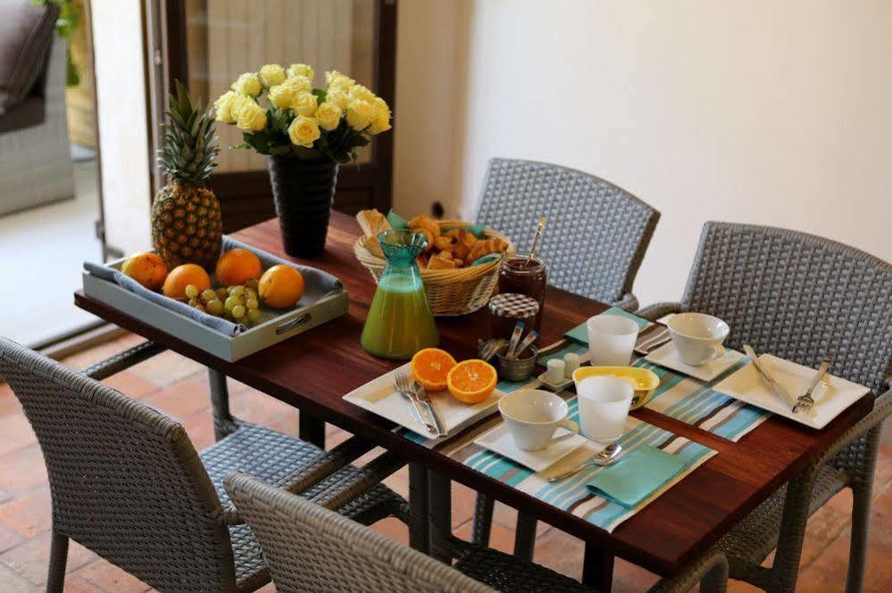Du Cote De Chez Jos Hotel Безон Екстериор снимка
